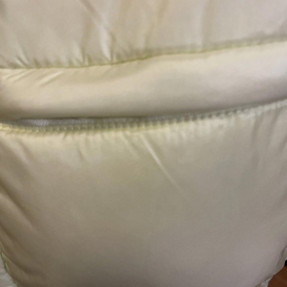 FABLETICS Elliot Packable Puffer Vest in LUMINOUS size SMALL - GENTLY USED - Picture 12 of 13